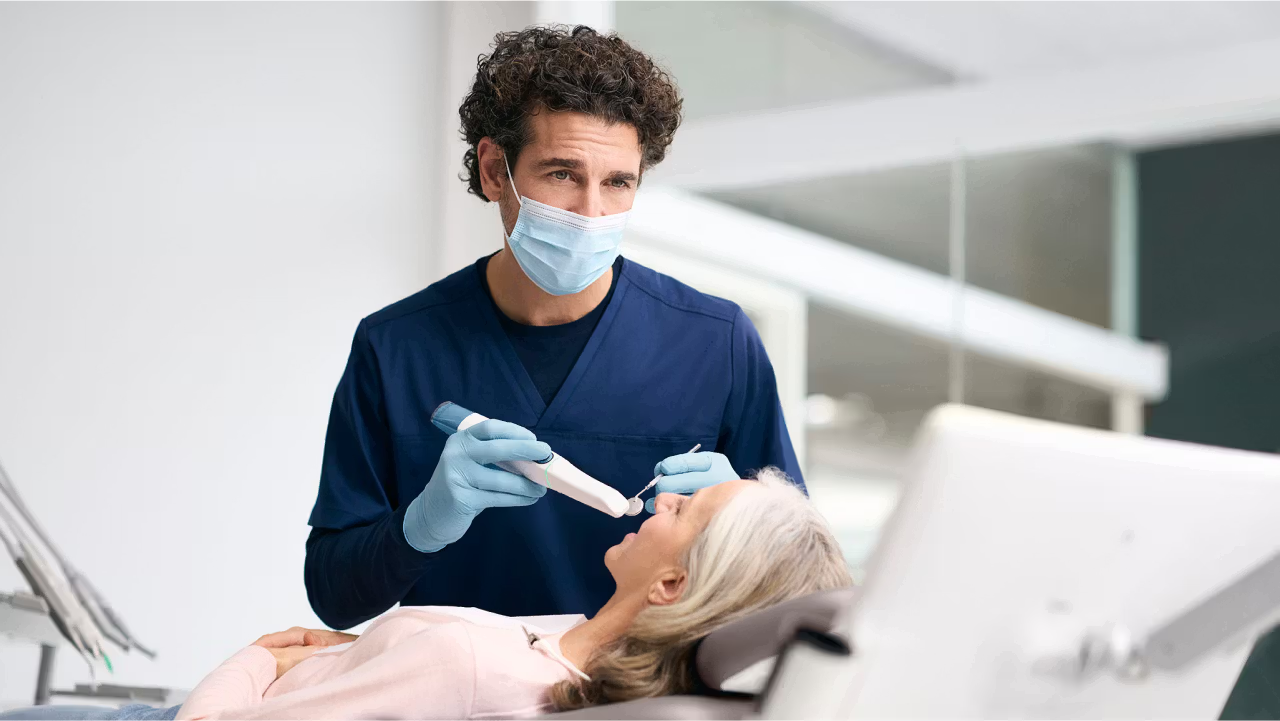 Le bras pivotant entièrement ajustable de TRIOS MOVE Pro vous offre une position d'observation idéale