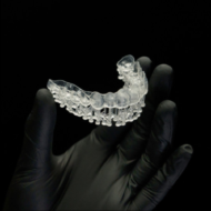 Aligneur créé grâce à la résine Retainer de la marque SprintRay