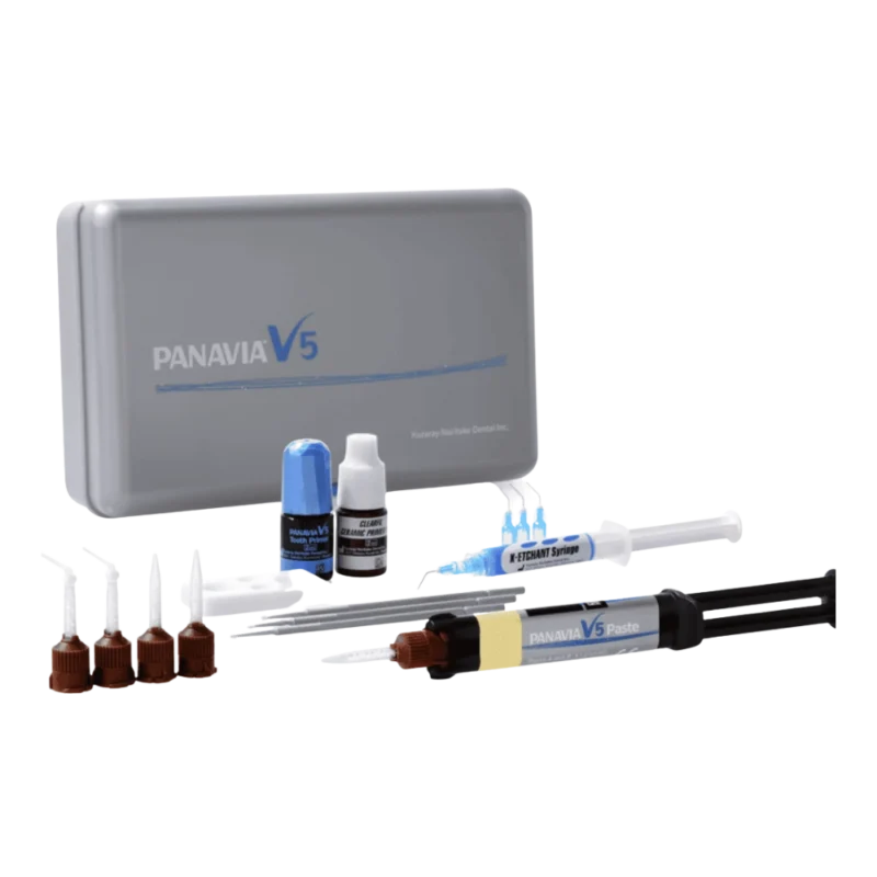 Découvrez le Panavia V5 Kit standard de Kuraray Noritake : le ciment de collage universel qui simplifie toutes vos cimentations, quel que soit le matériau.