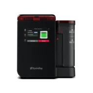 SprintRay NanoWash, station de lavage et de séchage hermétique rouge et noire avec écran tactile pour pièces dentaires imprimées en 3D