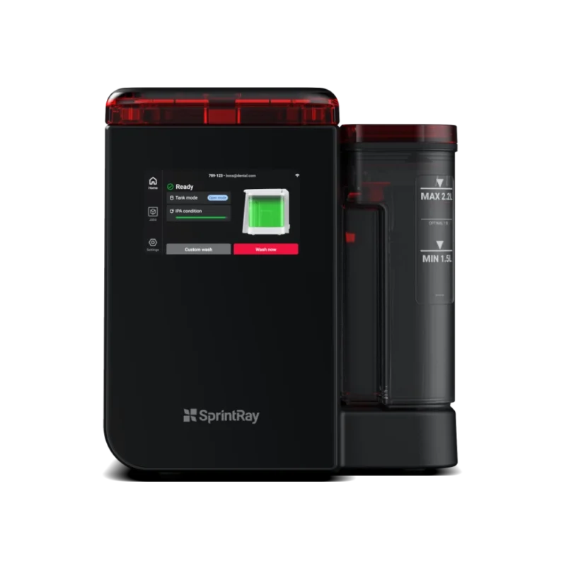 SprintRay NanoWash, station de lavage et de séchage hermétique rouge et noire avec écran tactile pour pièces dentaires imprimées en 3D